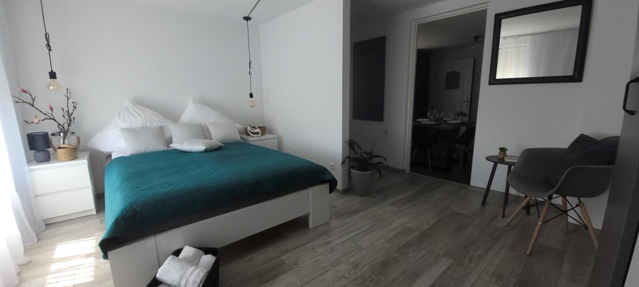 Apartamenty Pod Uwalonym Debem Jezow Sudecki Luaran gambar